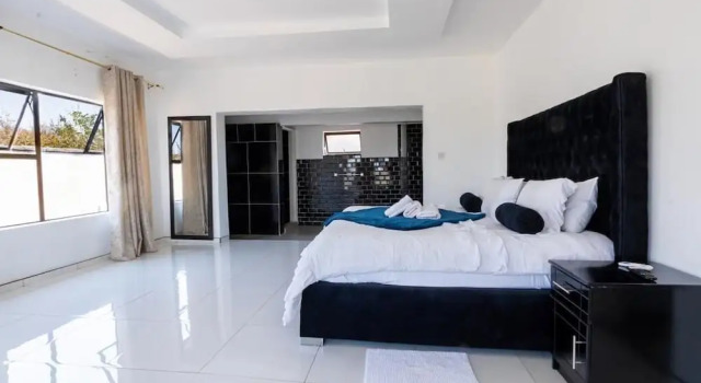 The Crescent Victoria Falls, Rezerwuj Bed and Breakfast Hotele w Victoria Falls z basenem, Basen
