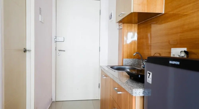 Minimalist Studio Apartment at Supermall Mansion Orchard By Travelio, Book Apartment Hotels in East Java with a Pool, Swimming Pool