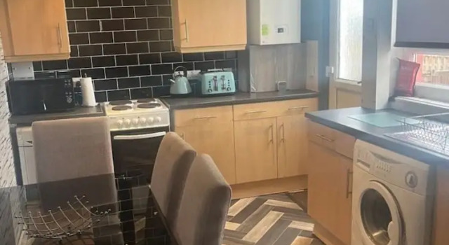 Коттедж Sleeps6-wifi-parking-ideal for Tradesmen-garden