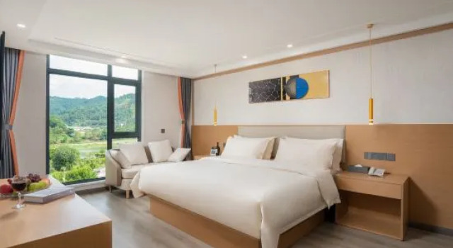 Люкс Deluxe Rongjiang Tianchi Qiyue Hotel (Cunchao Football Field)