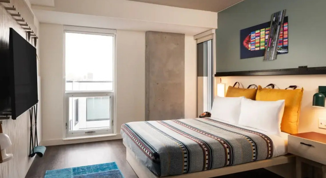 Двухместный номер Moxy Halifax Downtown