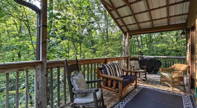Коттедж Gatlinburg Home w/ Hot Tub ~ 4 Mi to Town!