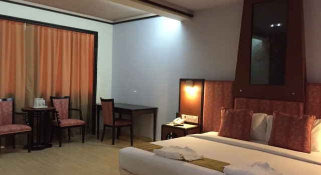 Номер Deluxe BP Grand Tower Hotel