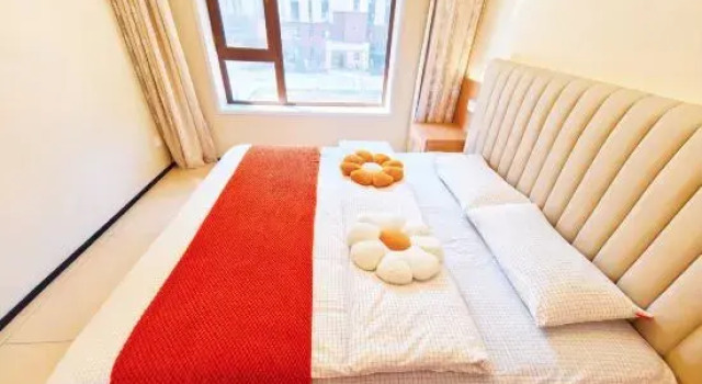 Семейный люкс с 3 комнатами 9520 High-End Garden Courtyard Homestay (Meihekou Northeast Sleepless City Hailong Lake Branch)