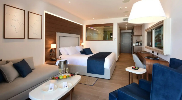 Полулюкс с собственным бассейном Deluxe с видом на море Nana Princess Suites Villas & Spa