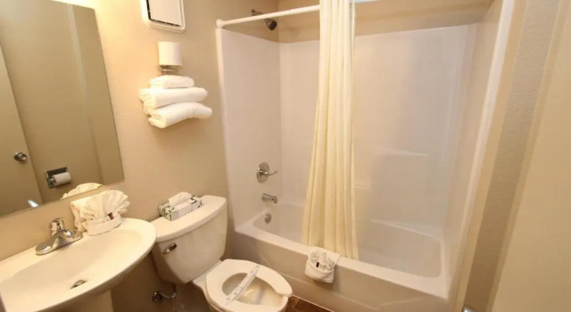Четырёхместный номер Standard Family Garden Inn & Suites