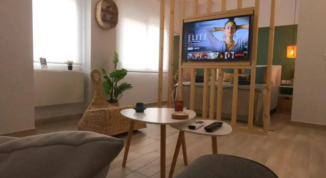 roomaki -tasteful studio in the center w/ parking, Reserva ahora Hotel Calcis Eubea