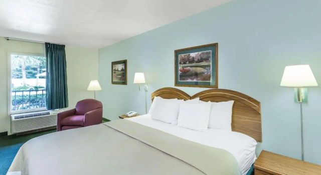 Номер Standard Days Inn by Wyndham Lake Park/Valdosta