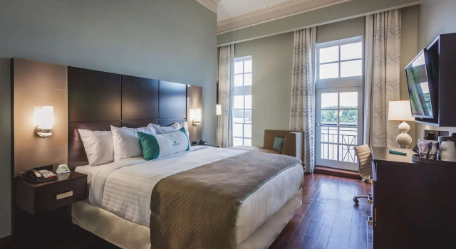 Двухместный номер с балконом и с видом на реку The Cotton Sail Hotel Savannah - Tapestry Collection by Hilton