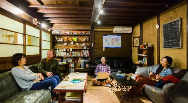 Кровать в общем номере (мужской номер) Guest House Kura