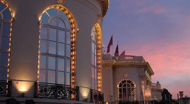 Akhotel, Забронировать Отель Отели Довиль с завтраком, рядом с Пристань Довиля, Завтраки
