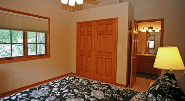 Portland Park Townhome Unit 1, Забронировать Отель Отели Орей с парковкой, рядом с Bear Creek National Recreation Trail, Парковка