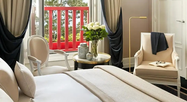 Номер Deluxe с видом на море Hôtel Barrière LHermitage