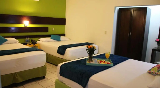 Трёхместный номер Standard Villa del Angel Hotel