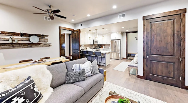 3793 Blackstone Drive Condo #1B by the Gondola 2 Bedrooms 2.5 Bathroom, Varaa Huoneisto  