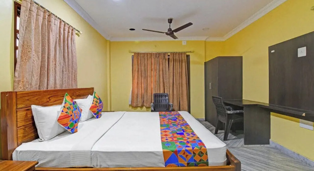 Номер Premium FabHotel Step Inn I