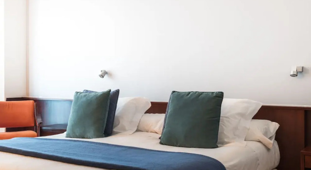 Люкс с балконом Hotel Emporda