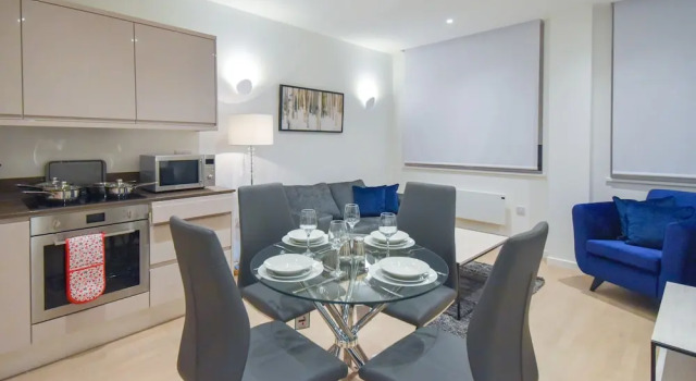 Апартаменты Silbury MK City Apartment With Parking
