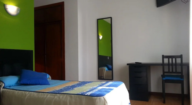 Трёхместный номер Standard Hotel Azcona