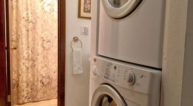 Snowater Condo Story Condo With Wifi- Sleeps 4 - Beautifully Decorated, Buchen Sie Ferienwohnung Apartments in Glacier, Ferienwohnung