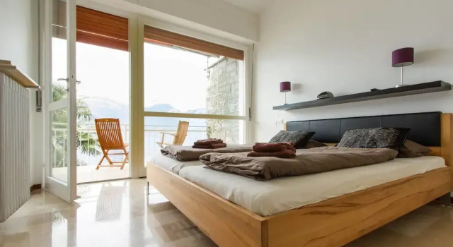 Вилла Stunning Lakeside Villa With Direct Lake Access, Mooring, Near Restaurant, Wifi, BBQ