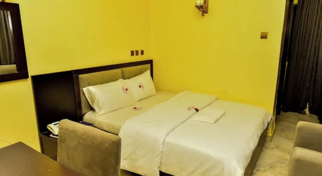 Двухместный номер Deluxe c 1 комнатой с балконом и с видом на внутренний двор Grand Shield Hotel Jalingo