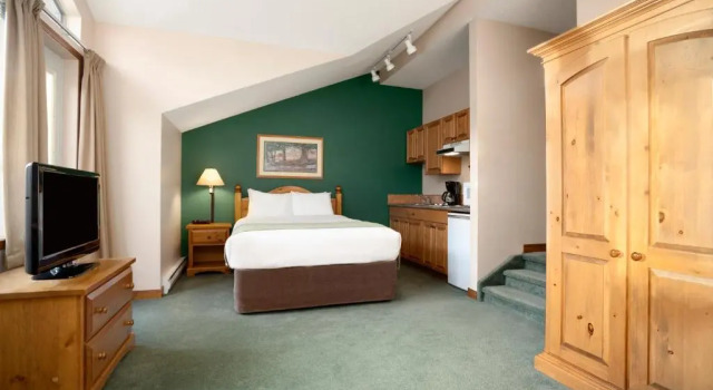 Двухместный номер Standard с видом на горы Sundance Lodge