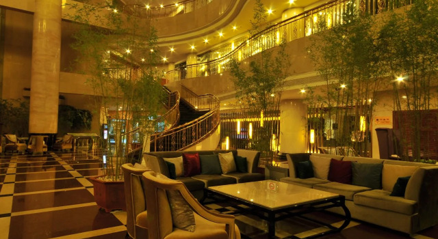 Guanfang Hotel Lijiang Qidian, Забронировать Отель Отели Лицзян с бассейном, рядом с Улица Сквер-стрит Древнего города Даянь, Бассейн