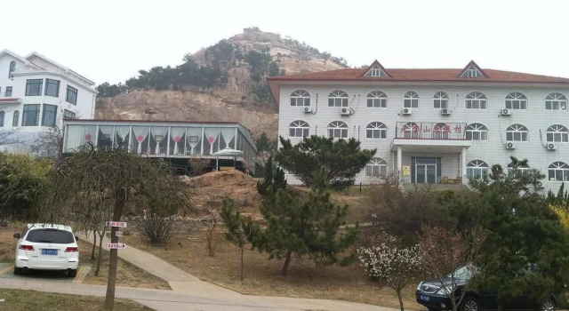 Qingdao Yuanbao Mountain Hotel, Prenota Hotel Hotel a Shandong con parcheggio, Parcheggio