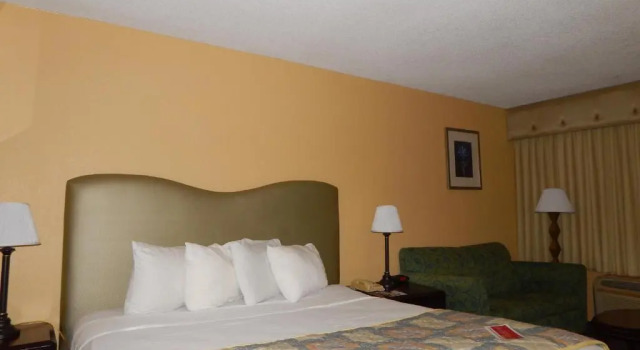 Номер Standard Ramada by Wyndham Altamonte Springs Near I-4