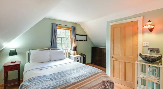 17 Mi to Acadia: Cottage Near Downtown Ellsworth!, Book Feriehus Sommerhuse i Ellsworth, Hytte