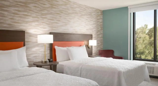 Четырёхместная студия-люкс Accessible Home2 Suites By Hilton Woodland Hills Los Angeles