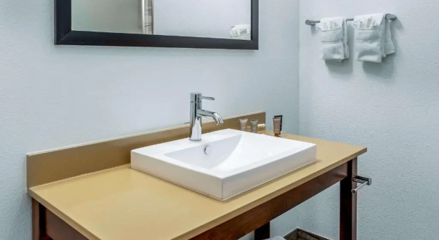 Четырёхместный номер Standard с видом на реку Riverview Inn & Suites, an Ascend Collection Hotel