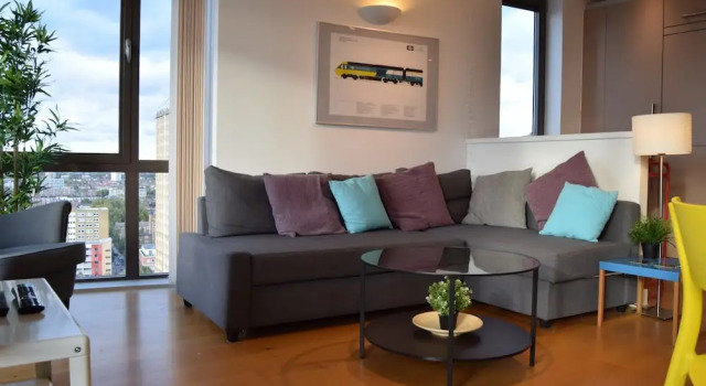 City Views 1 Bedroom Apartment in Shadwell