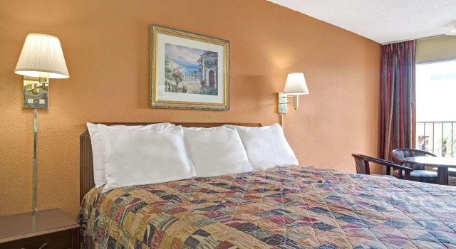 Двухместный номер Standard Days Inn by Wyndham Benson