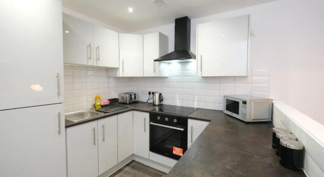 Air Host and Stay - Lewbry House Apartments, Liverpool, UK