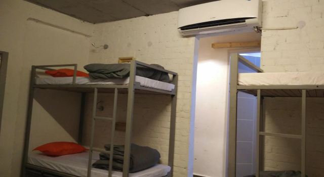 Кровать в общем номере Jugaad Hostels
