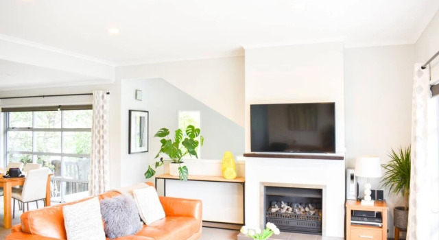 Quaint 2 Bed Family Home in Titirangi