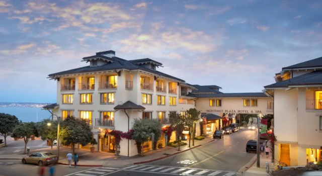 Четырёхместный номер Standard с балконом Monterey Plaza Hotel & Spa
