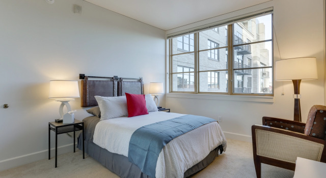 Bright Recently Upgraded Apt – Downtown Location, Забронировать Отель Отели Портленда с парковкой, рядом с U.S. Bank Building, Парковка