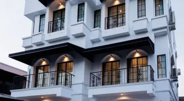 Casa Luna, Забронировать Отель Отели Бангкока с парковкой, рядом с Станция экспресс-поезда Phaya Thai, Парковка