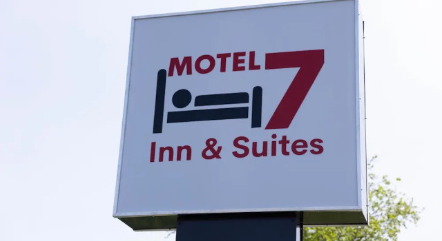 Motel 7 Inn & Suites, Rezervovat Motel  
