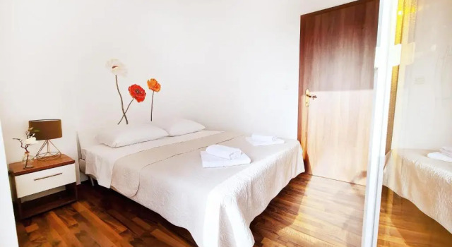 Коттедж с 2 комнатами Holiday House Dora