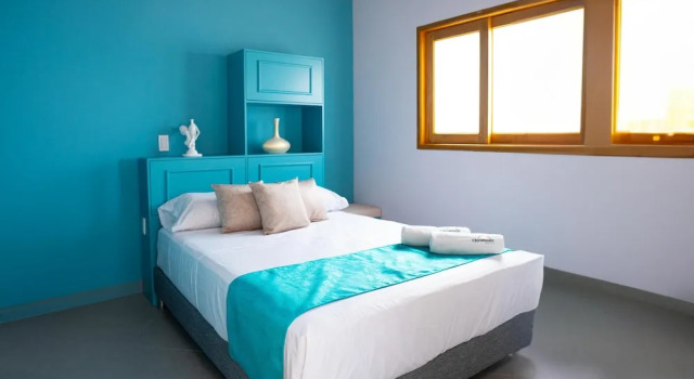Кровать в общем номере Hotel Chromatic