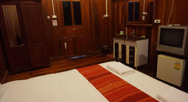 Namsok Guesthouse, Забронировать Отель Отели Луангпхабанг с парковкой, рядом с Manivanh College, Парковка
