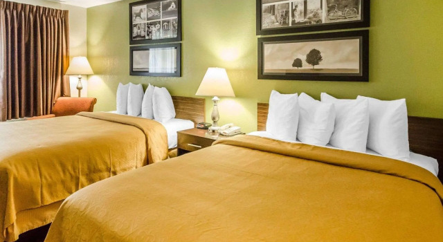 Четырёхместный номер Standard Quality Inn Carrollton