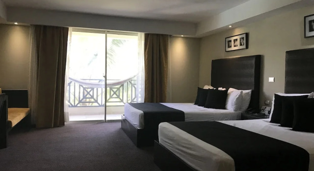 Четырёхместный номер Comfort с балконом Savoy Hotel Boutique