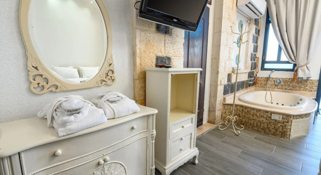 Люкс с балконом и с видом на озеро Shirat Hayam Boutique Hotel