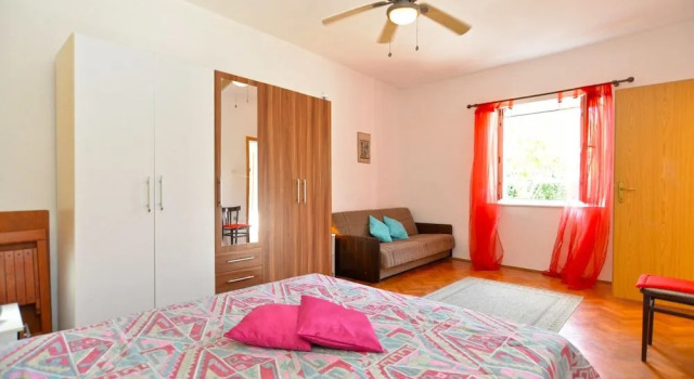 Apartment 1122