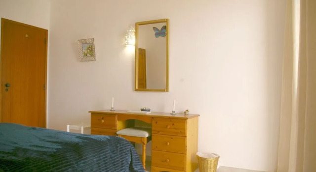 Lovely 2 Bedroom end Townhouse in Carvoeiro, Забронировать Отель Отели Карвоэйру с парковкой, Парковка